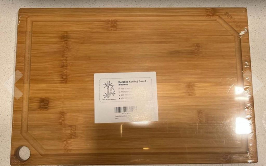 Here is how the new Hiware Extra Large Bamboo Cutting Board looks like